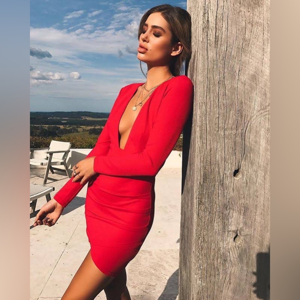 ✨✨✨EUC low cut res dress
